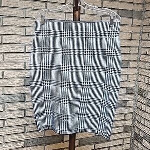 Chaps Black and White Plaid Pencil Skirt